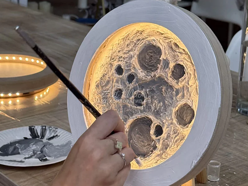 Светящаяся луна (светильник) структурной пастой